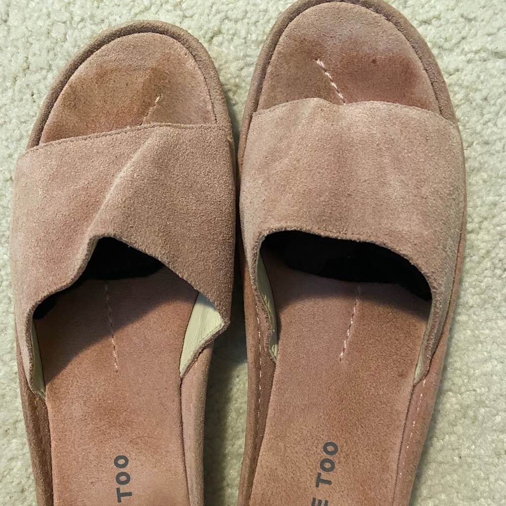ME TOO suede slides